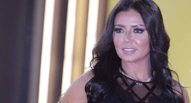 بعد أزمة فستانها..  ماذا تكشف رانيا يوسف؟