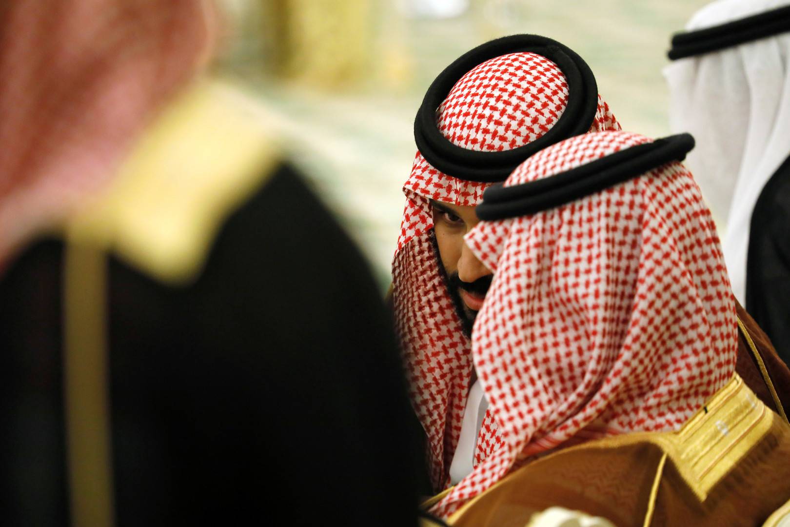 لماذا دفع بن سلمان مليارات الدولارات سراً؟