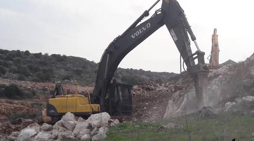 جيش العدو يستكمل اعمال الحفر على حدود ميس الجبل وفلسطين المحتلة