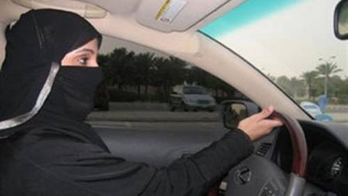 إدارة المرور السعودية تصدر بيانا حول قيادة المرأة للسيارة
