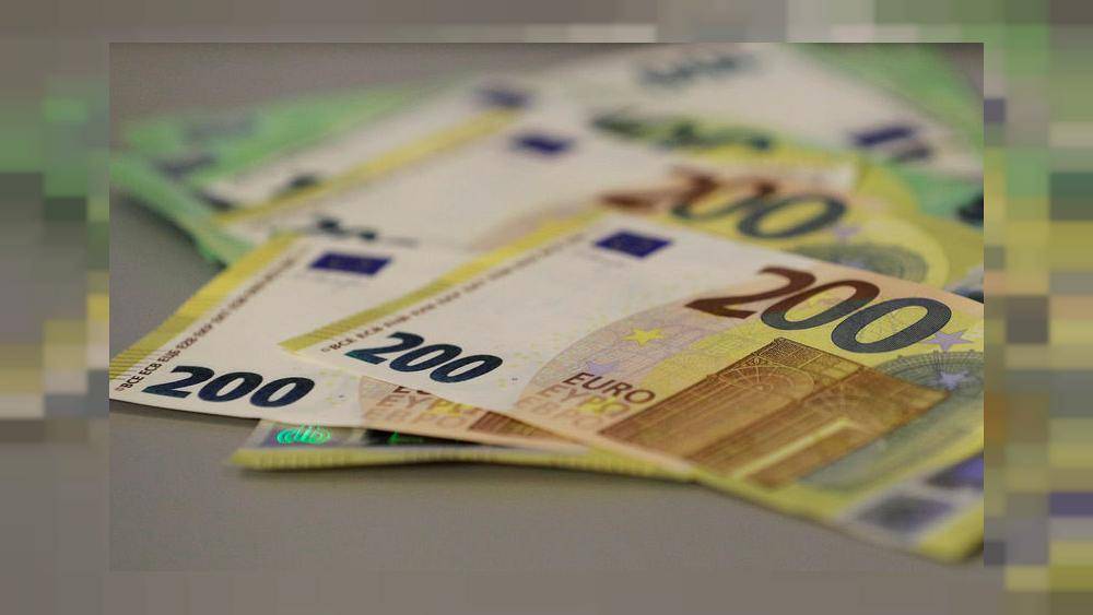 اليورو يرتفع من مستويات متدنية مع توقف الاتجاه الصعودي للدولار