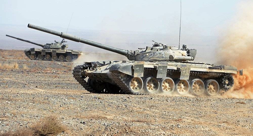 تعزيز أسطول بحر البلطيق بدبابات "تي-72بي"