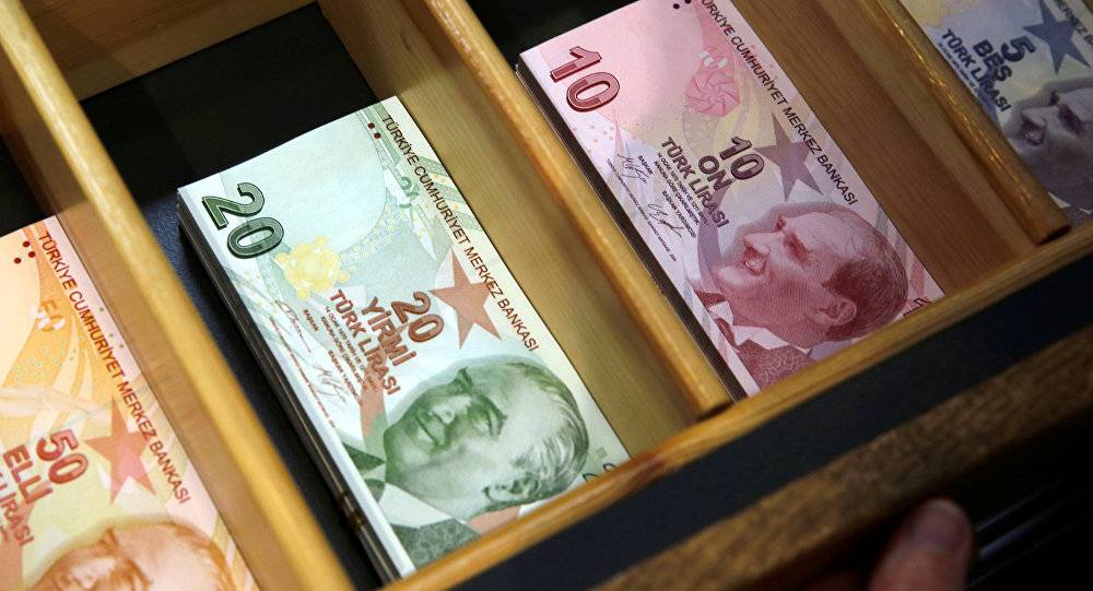 الليرة التركية تهبط بعد تغريدات ترامب الأخيرة