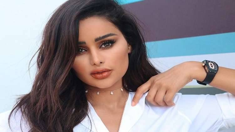 شاهد.. تدافع في الكويت من أجل "أحمر شفاه"