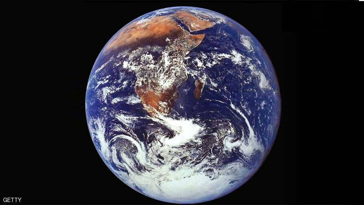 دراسة: بوصلة الأرض تنحرف سريعا وتغير وجه الملاحة بحرا وجوا
