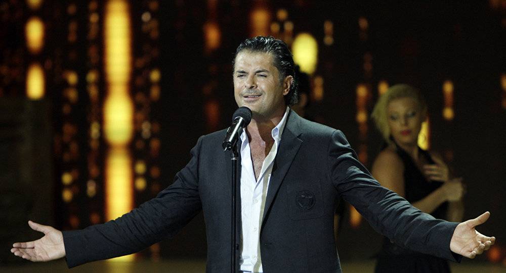 بالفيديو: ماذا يفعل راغب علامة  وسط "السترات الصفراء"؟