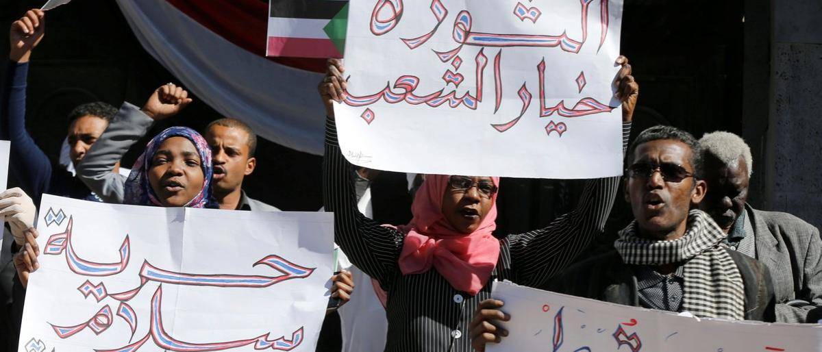 11 إصابة جديدة في احتجاجات السودان وتهديد بإضراب شامل