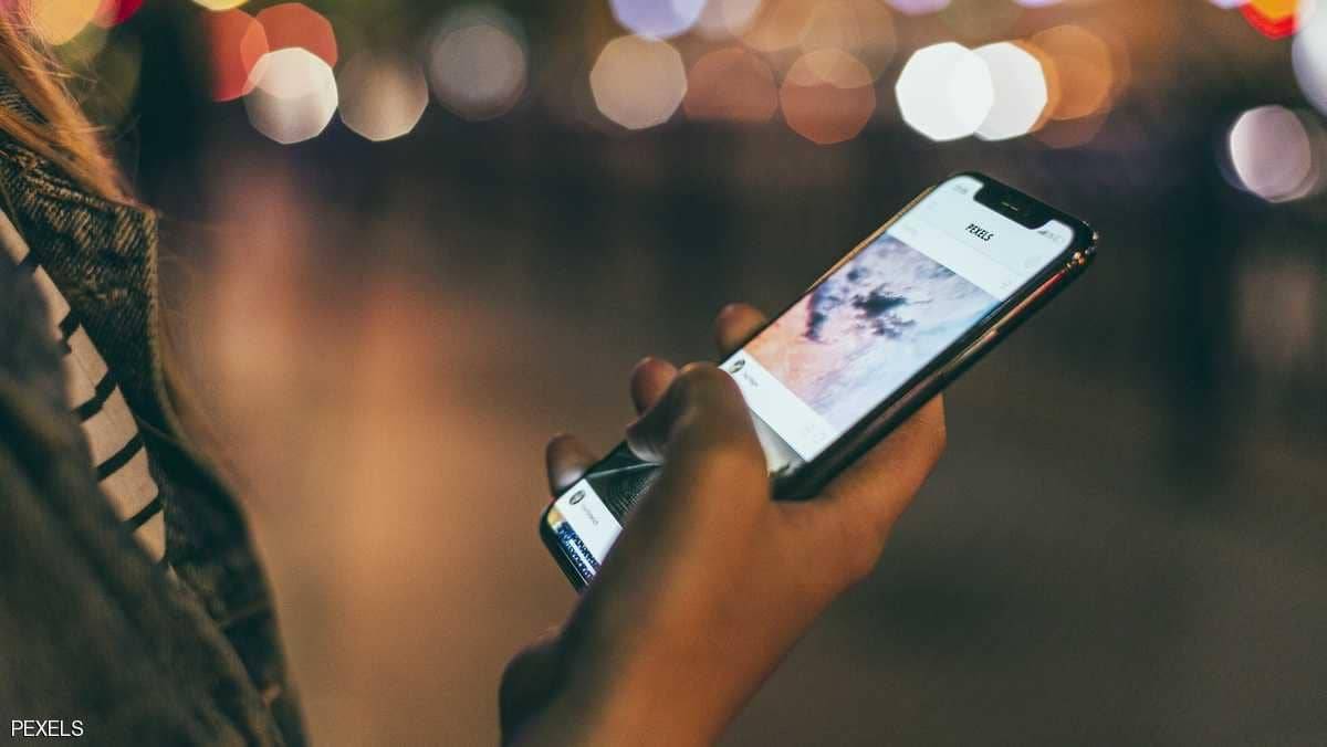 تطبيقات "محتالة" تستنزف بطارية هاتفك
