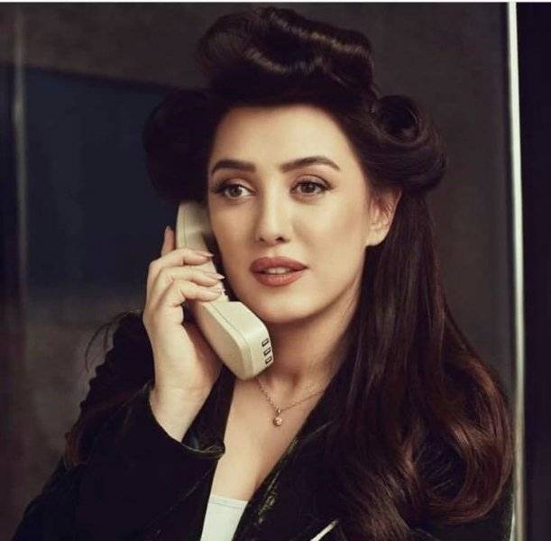 بعد الانجاب.. كندة علوش تتألق في جلسة تصوير كلاسيكية (صور)