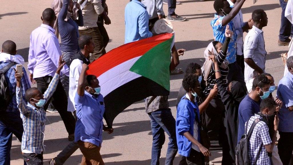 السودان يعاود حراكه الدولي بعد 