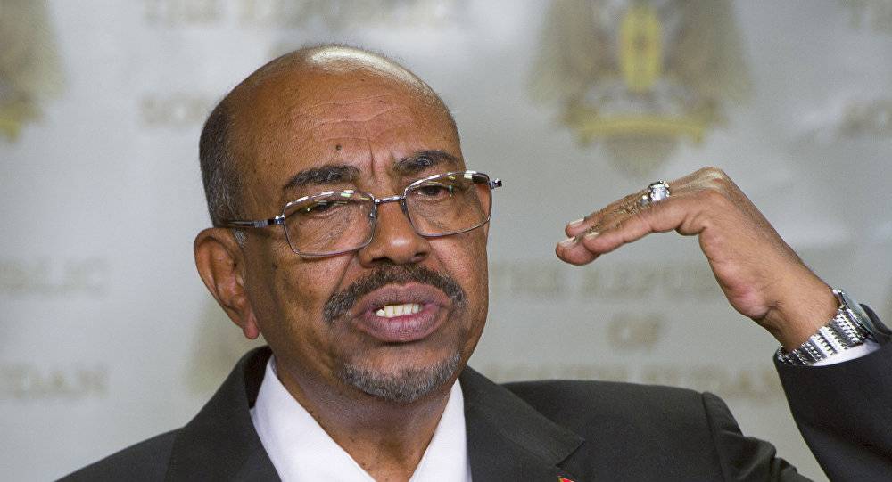 ماذا يحتاج البشير ليبقى في السلطة؟ برلماني سوداني يجيب...
