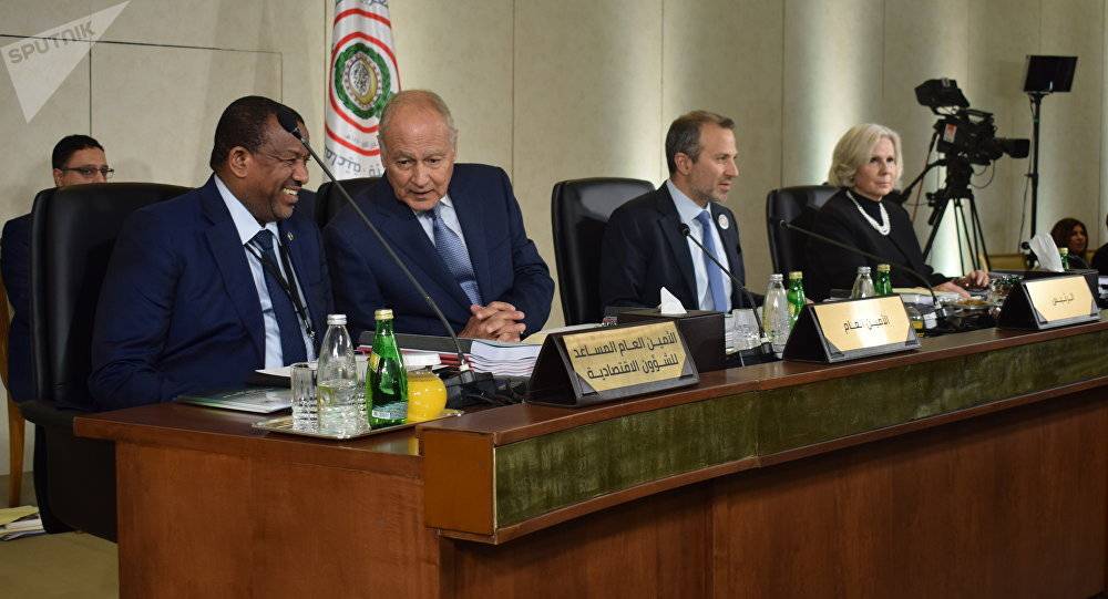 أحد المشاركين بالقمة يدعو لحل الأزمة بين ليبيا ولبنان! من هو؟