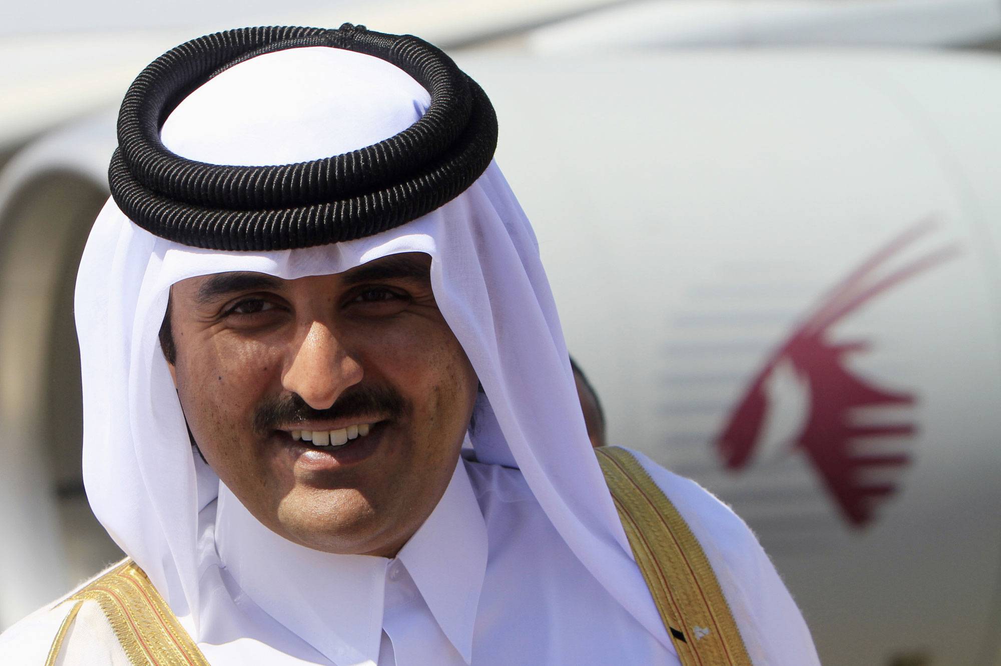 أمير قطر يخالف 20 زعيما عربيا بـ