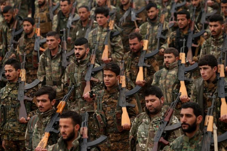 إجلاء أكثر من 2000 شخص من آخر معاقل تنظيم الدولة الاسلامية في سوريا