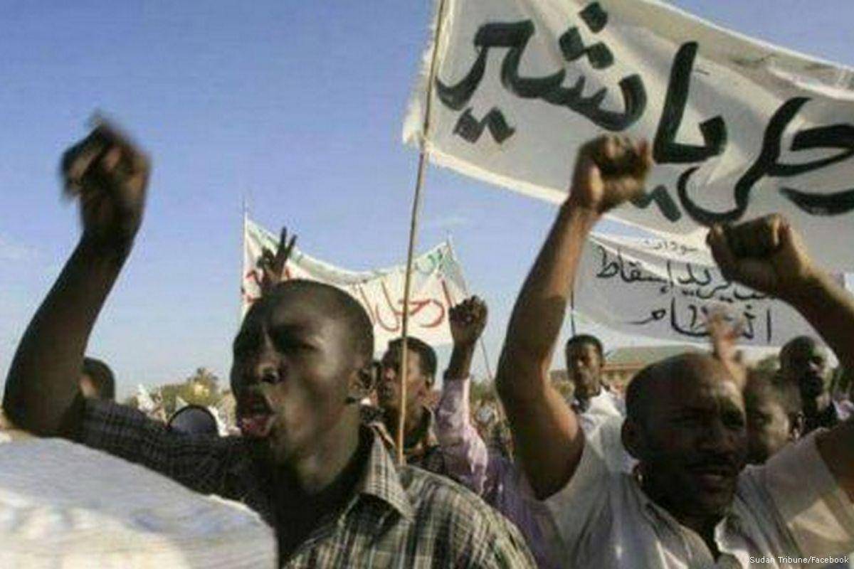 بالفيديو۔۔۔ "أريد له أن يكون سرا"... إعلان تفاصيل اجتماع للبشير على الملأ