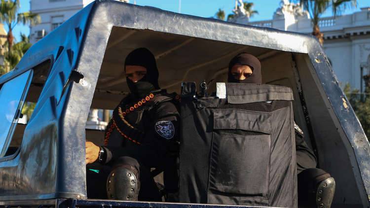 مصر.. ضبط 5 مسؤولين بقطاعين حيويين لتقاضي رشى
