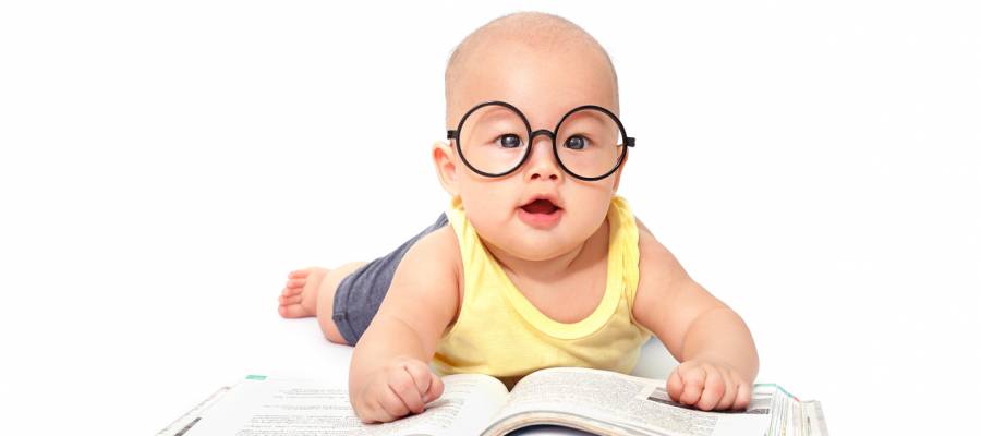 تنبأ بمستقبل طفلك من عامه الأول... طريقة بكائه وتفاعله مع الأصوات والصور مؤشرات هامة على ذكائه