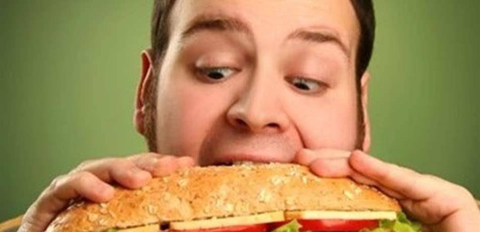 إحذر أنت تقتل نفسك.. هذه مخاطر الأكل السريع