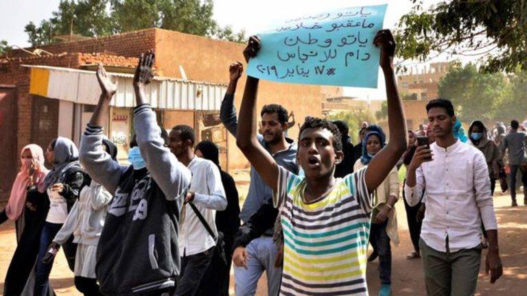 السودان على مفترق الطرق