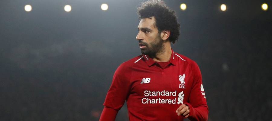 محمد صلاح يواجه خطر الإيقاف مباراتين.. كرّر تصرفه الغريب في المباراة الأخيرة، وحَكم دولي سابق يحذره