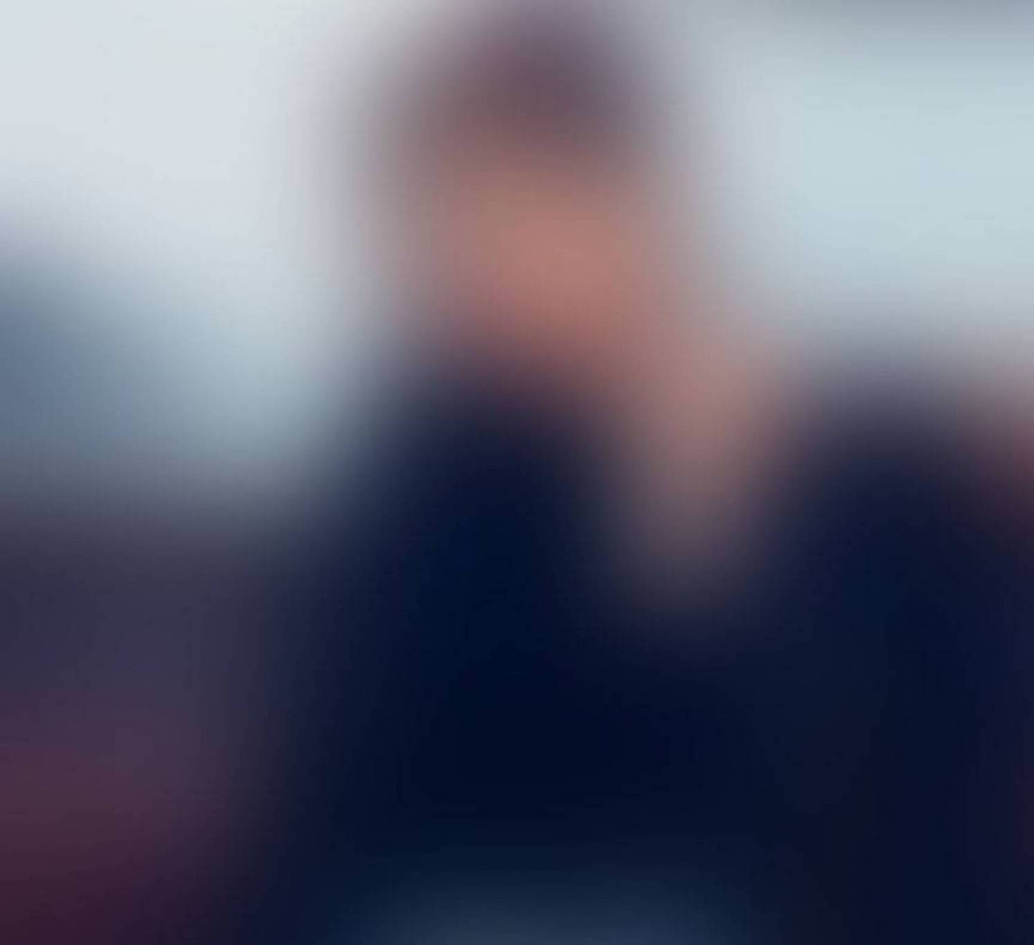 بالفيديو – إعلامية خليجية تكشف صدمة زوجها بعدما حدث لأنفها بسبب التجميل... لهذا رفض النظر إلى وجهها
