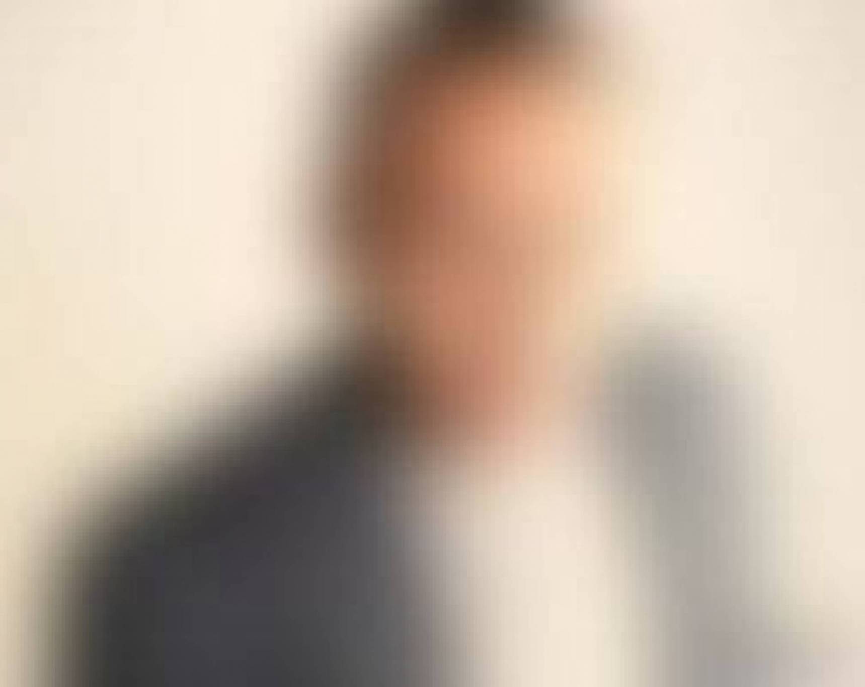 بالفيديو: فنان شهير يفجر مفاجأة: زوجتي وأولادي وراء اعتذاري عن مسلسل "ابن حلال" قبل أن يذهب لمحمد رمضان