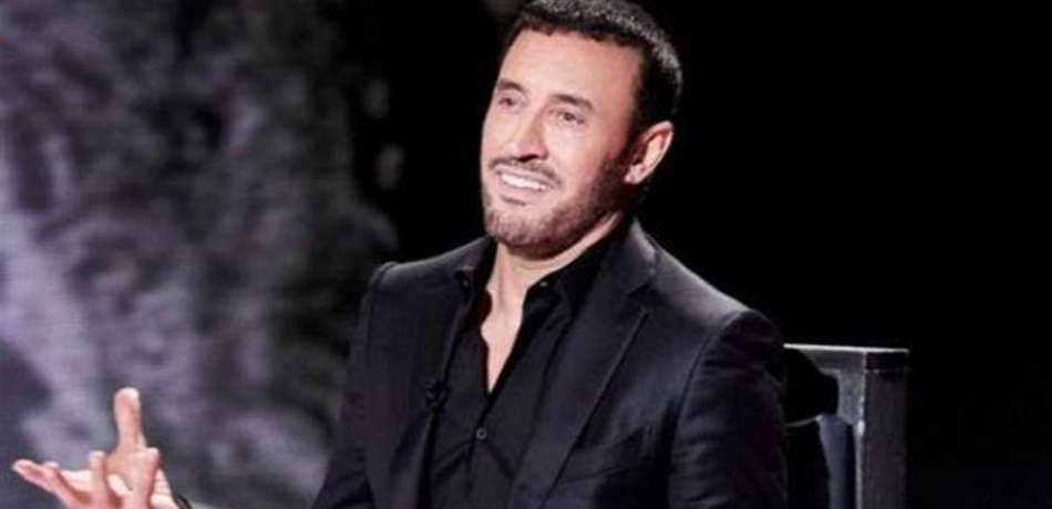 كاظم الساهر يغادر المسرح في المانيا.. ما الذي حدث واستدعى حمايته؟ (فيديو)