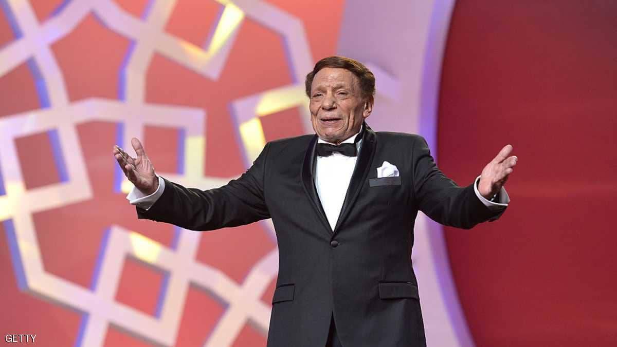 بعد غياب طويل.. عادل إمام يعود للمسرح من "البوابة السعودية"