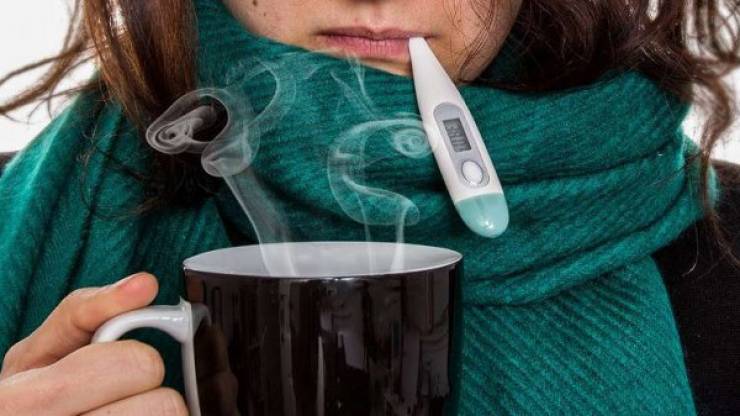 عادة خاطئة نتبعها أثناء نزلات البرد تزيد من حالتنا سوءاً
