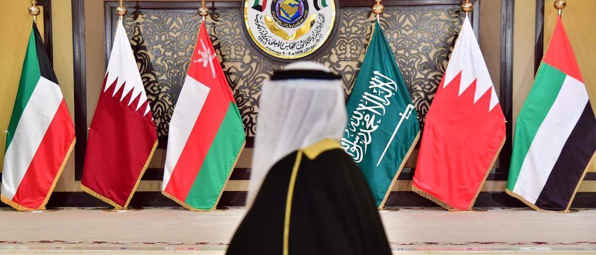 "ناشينال إنتريست": دول الخليج تبحث عن بديل للسعودية