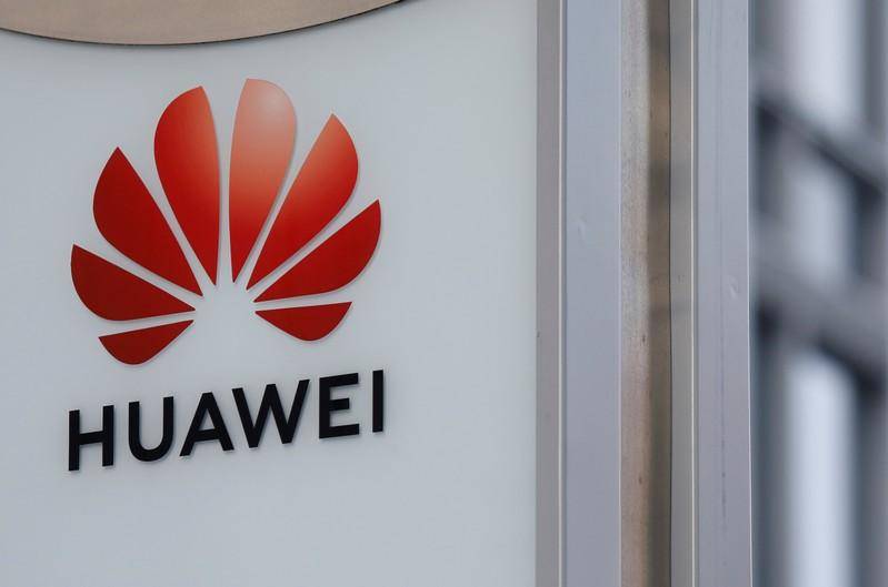 Chinesa Huawei mira supremacia em smartphones este ano após venda recorde em 2018