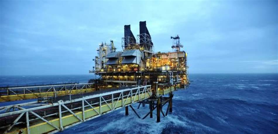 النفط يرتفع 1% مع تهديد أميركا بعقوبات على فنزويلا