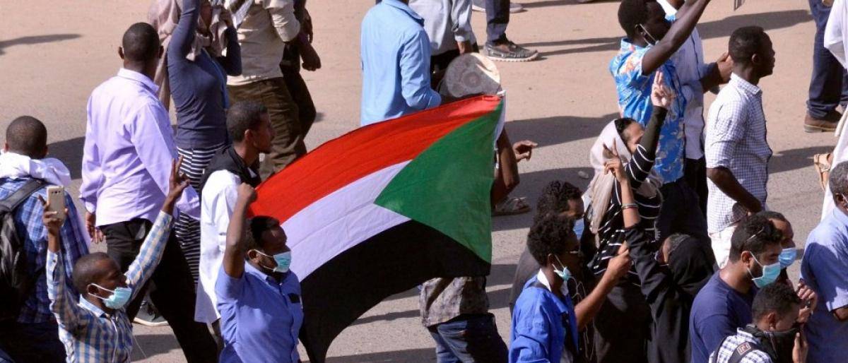 قتيلان أحدهما تعذيباً.. ودعوة لاستمرار التظاهر بالسودان