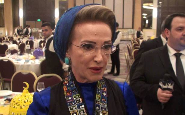 رندة بري لبّت دعوة لافتتاح معرض في القاهرة
