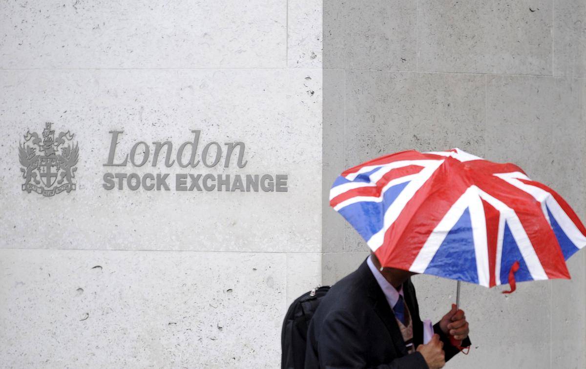 FTSE 100 ends in the red for third session as Vodafone, Reckitt drag
