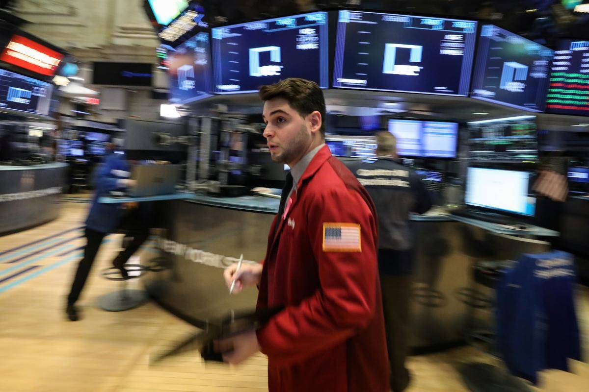 Chipmakers, airlines lift Nasdaq; trade worries stall S&P, Dow