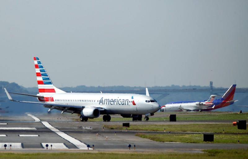 U.S. shutdown hangs over airlines even as profits beat