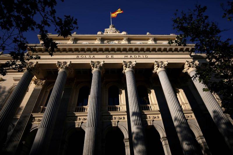 El Ibex-35 cierra con leve alza tras la advertencia sobre el crecimiento del BCE