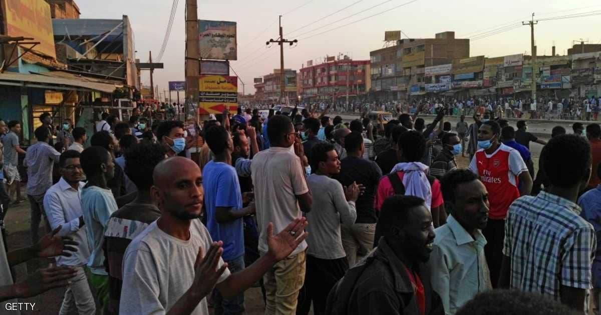 غاز مسيل للدموع بالخرطوم.. وقتيل في اشتباك بين عناصر أمنية