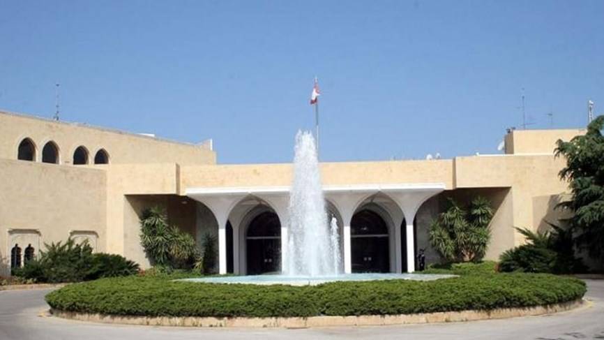 بعبدا: تدوير زوايا والرئىس مصمم على الحسم بري للحريري: اقبل بالـبيئة او الصناعة او الثقافة