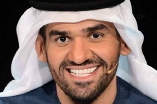 حسين الجسمي يتنقل بـ"التوك توك" في شوارع القاهرة -بالفيديو