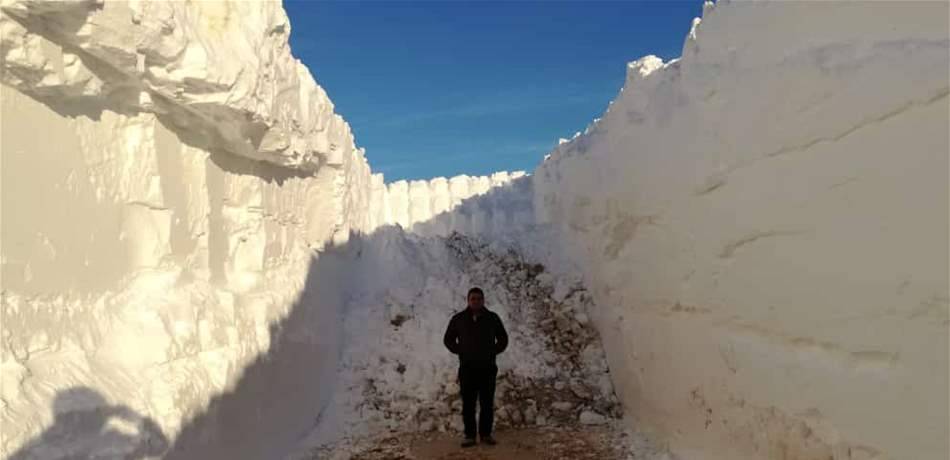 وزارة الأشغال تباشر غداً فتح طريق الطفيل المغلق بسبب الثلوج
