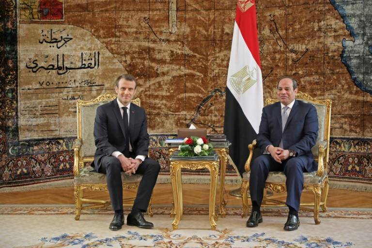 الرئيس الفرنسي يبحث في القاهرة تعزيز العلاقات الثنائية
