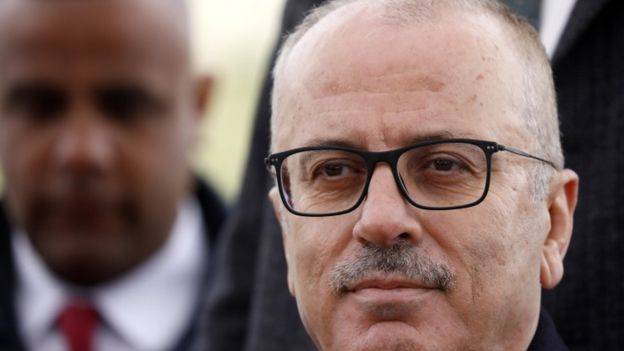 المصالحة الفلسطينية: رئيس الوزراء رامي الحمد الله يقدم استقالة حكومة الوحدة الوطنية إلى رئيس السلطة محمود عباس