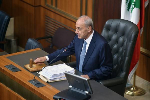 بري دعا هيئة مكتب المجلس

النواب للاجتماع الأربعاء المقبل