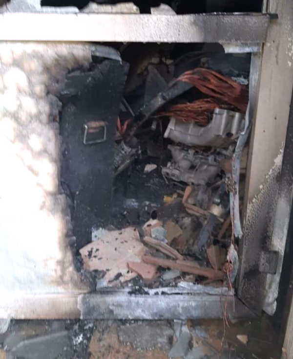 حريق في محل للادوات الكهربائية في منيارة والاضرار مادية
