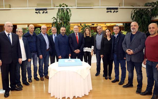 الدكتور نصار : إنجازات كبيرة محلياً وخارجياً

إتـحاد السباحة كرّم أبطـالــه وإداريين سابقين وإقرار البيانين الإداري والمالي بالإجماع