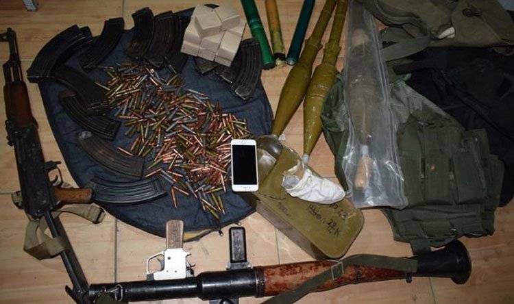 دهم منزل مطلوب في بعلبك وضبط اسلحة وحشيشة الكيف