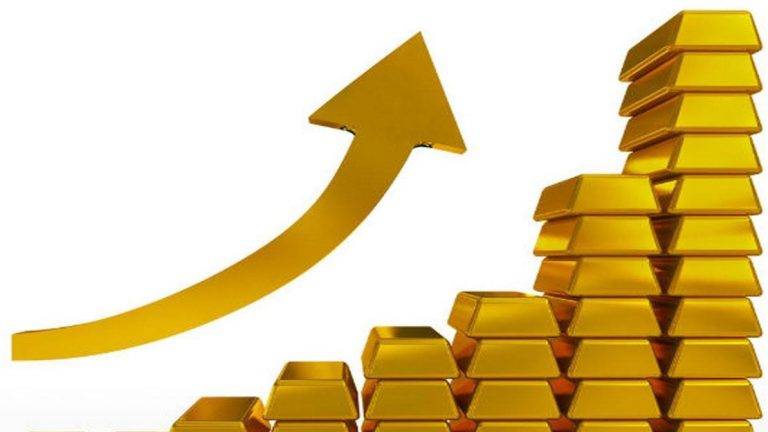 الذهب يبلغ ذروة 8 أشهر وسط آمال بتوقف رفع الفائدة الأمريكية