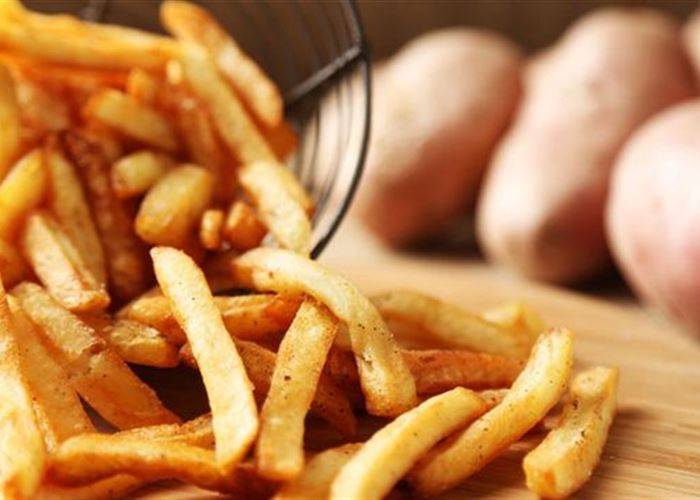 ما المخاطر التي تترتب على تسخين البطاطا المقليّة؟